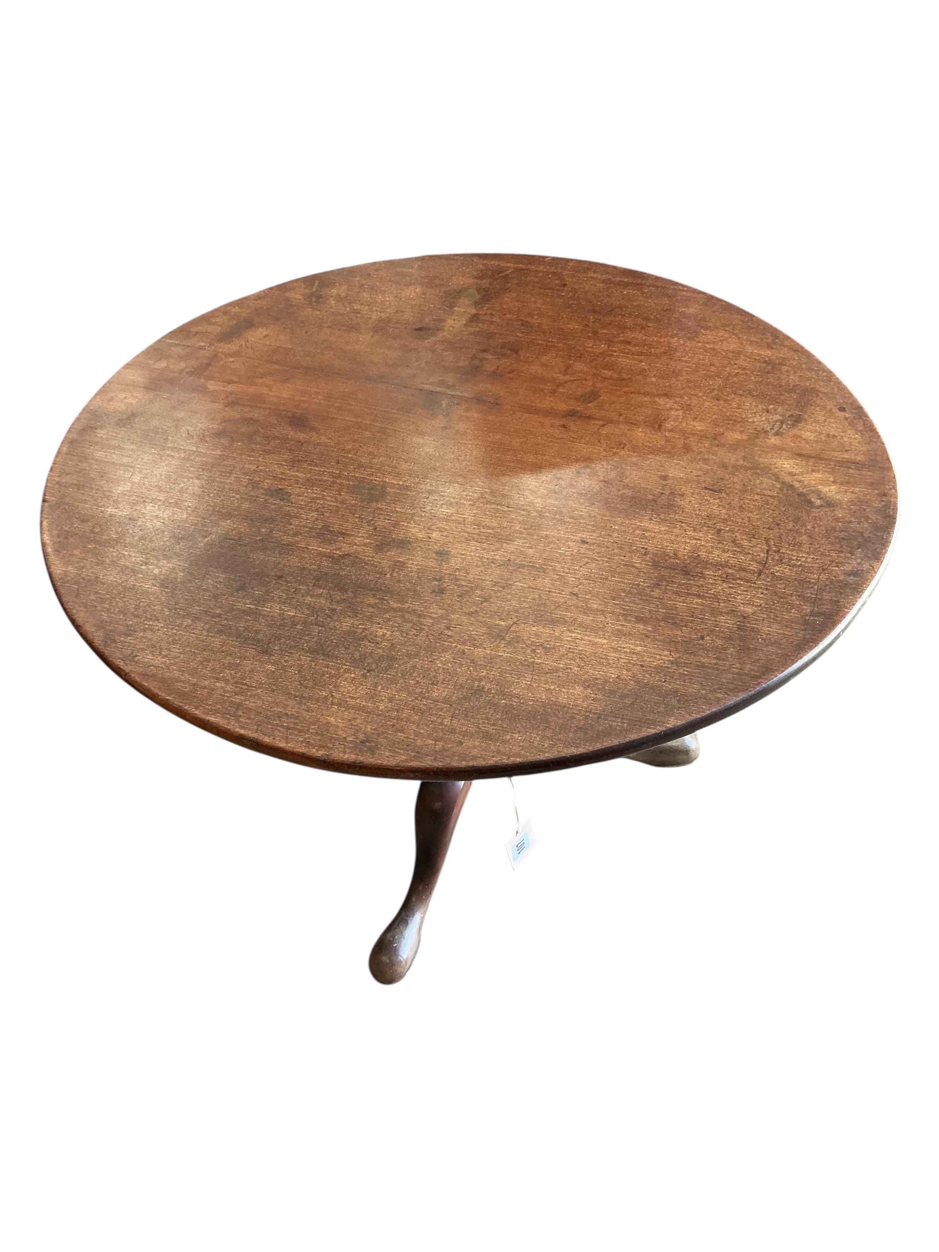 A George III circular mahogany tilt top tripod tea table, diameter 91cm, height 72cm